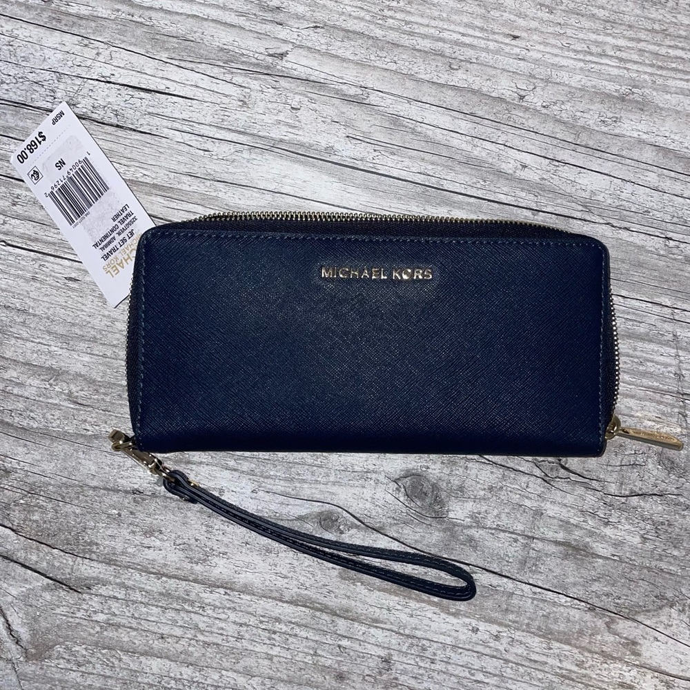 Michael Kors Jet Set Travel Continental Wallet
